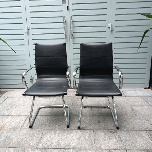 Ghế văn phòng chân quỳ tay mạ inox