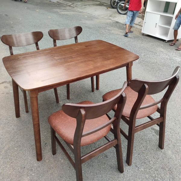 Bộ bàn ghế gỗ 4 thanh lý, thiết kế chắc chắn, giá rẻ, phù hợp phòng ăn và quán cafe