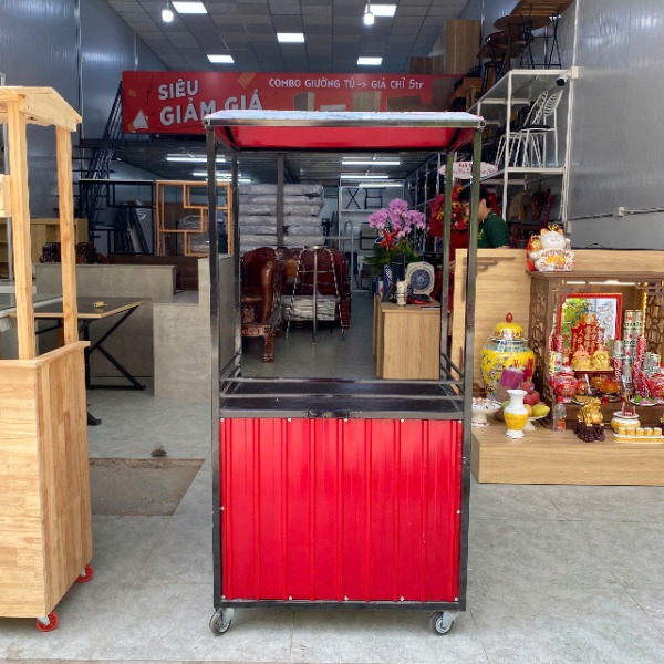 Quầy bán hàng lưu động khung sắt màu đỏ 8cmx50cmx1m65