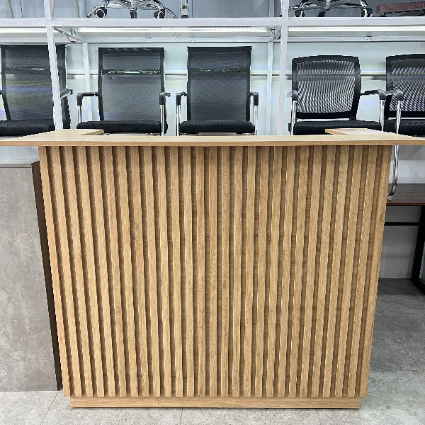 Quầy lễ tân gỗ mới 100% thiết kế hiện đại, vân gỗ sang trọng cho văn phòng