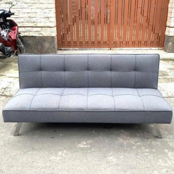 Sofa giường gấp màu xám bọc vải nỉ, thiết kế hiện đại, có thể mở thành giường ngủ.
