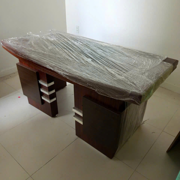 Bàn giám đốc gỗ cao cấp 1m6 x 80cm, thiết kế sang trọng với hộc tủ hai bên tiện lợi