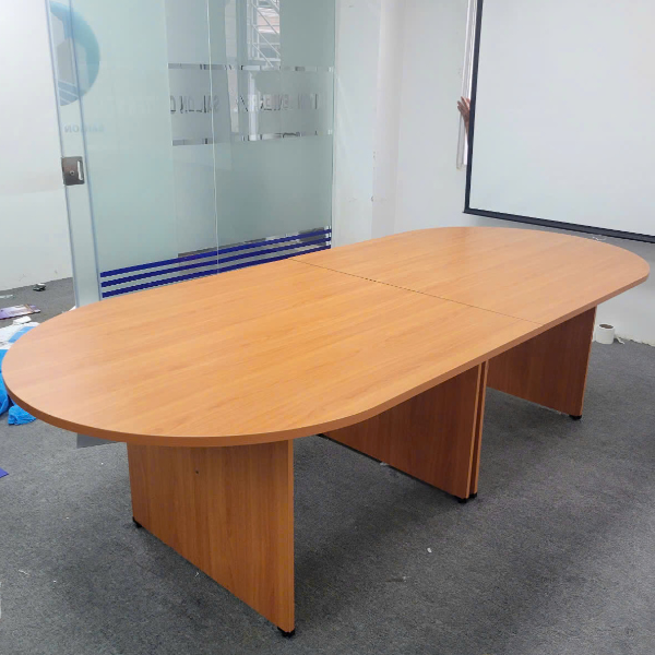 Bàn họp gỗ dài oval phủ melamine màu vân sáng