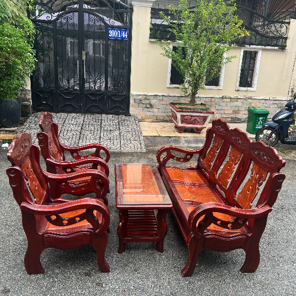 Bộ salon gỗ tràm mặt gõ đỏ gồm ghế dài ghế đơn và bàn kính sang trọng phòng khách