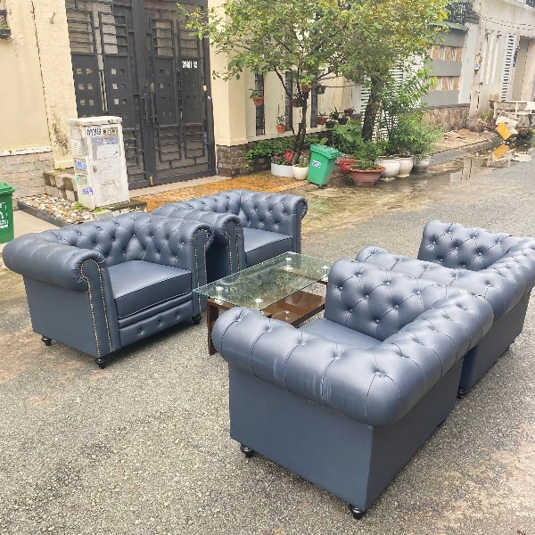 Bộ sofa da tân cổ điển màu xanh rêu gồm băng dài ghế đơn và bàn kính sang trọng phòng khách