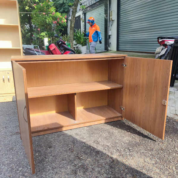 Tủ hồ sơ gỗ thanh lý 2 cánh có khóa kích thước 1m21 x 81 x 43 hiện đại gọn đẹp